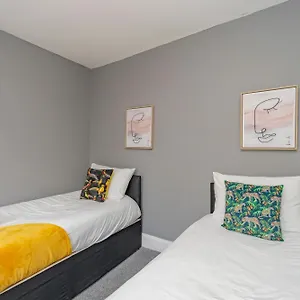 Funky 3bedroom House Next To Station Brighton